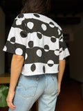 T-shirt crop bianca e nera pois