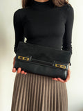 Pochette nera con catena oro