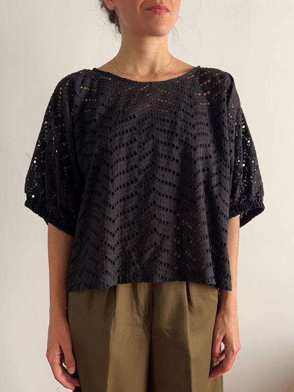 PRE ORDINE • Blusa oversize sangallo nero