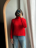 Maglione rosso a collo alto