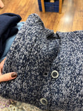 Cardigan pesante blu e grigio fatto a mano