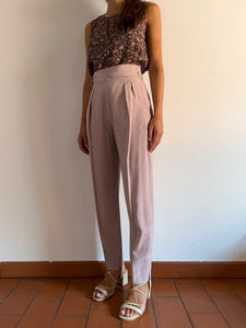 Pantaloni rosa con pince